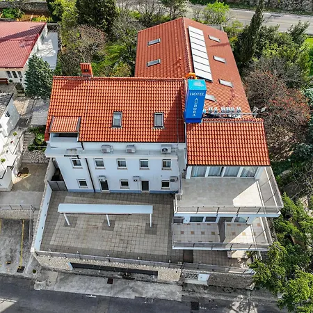 Hotel Aurora 3*