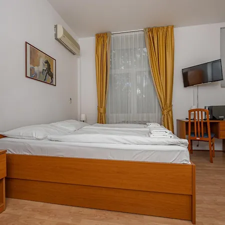 Aurora Hotel 3*