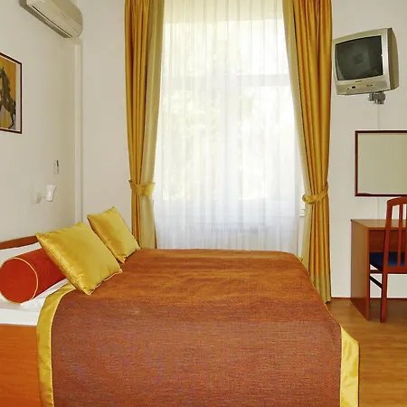 Hotel Aurora 3*