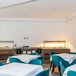 Aurora Hotel