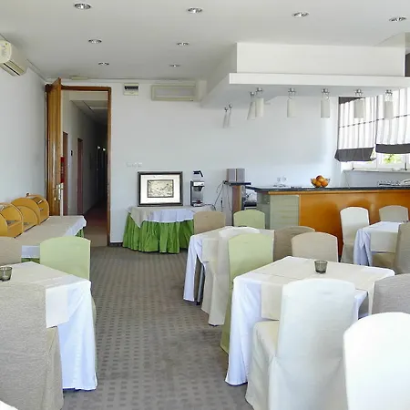 Aurora Hotel